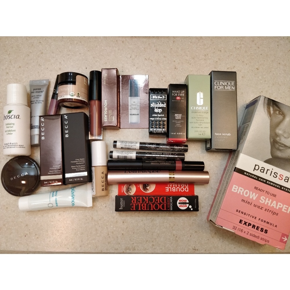 NEW - 21 Piece Beauty Bundle + Bag + Extra Samples